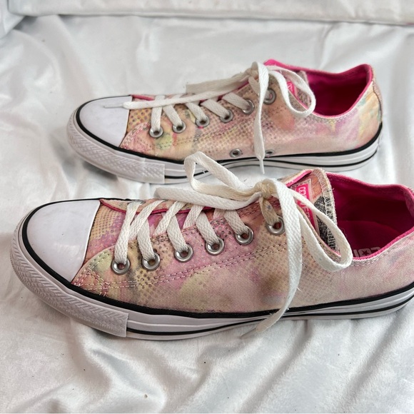 Converse Chuck Taylor Low Top Floral Multicolor Sneakers Women’s Size 8 - Picture 4 of 10